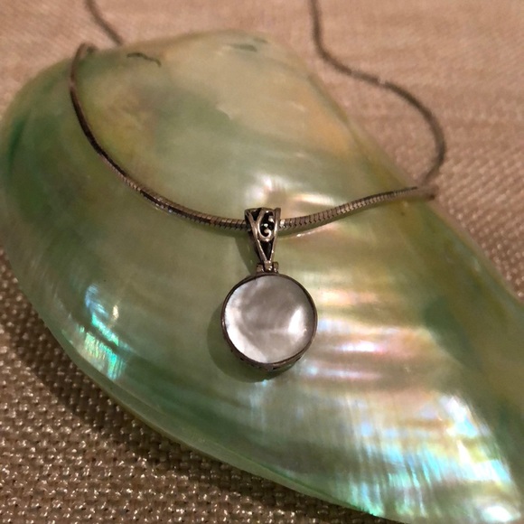 Jewelry - 🔴Sterling/Mother-o-Pearl reversible pendant chain